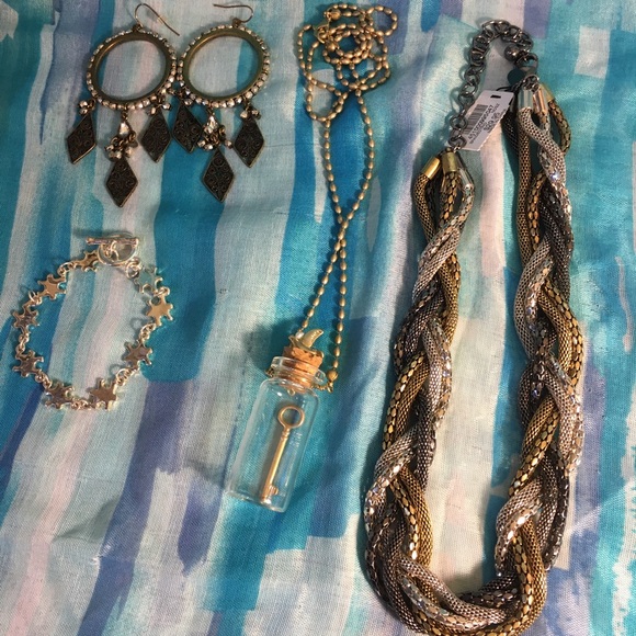 Jewelry - 4 piece jewelry assortment